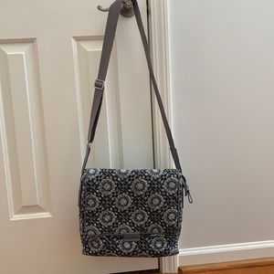 Vera Bradley Women crossbody bag.